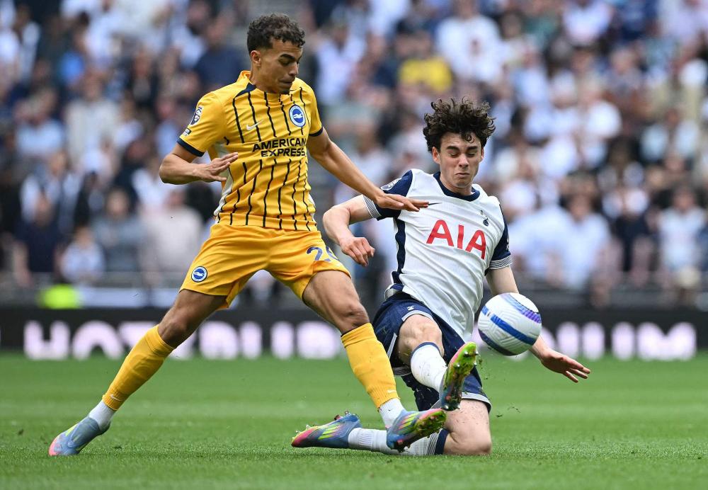 里夫斯成湖人队史第七位单场至少40+10助的球员