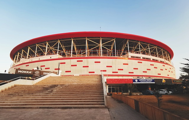 罗体：米兰vs拉齐奥VAR将被停哨；主裁未判点球正确但解释有误